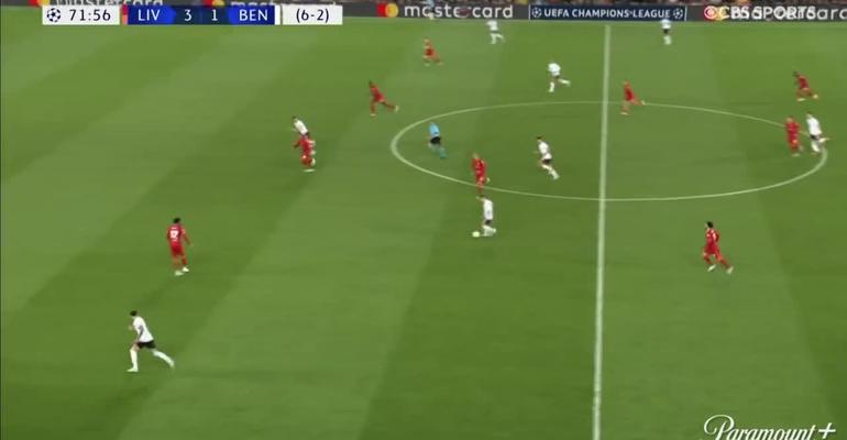 Гол Яремчука за «Бенфику» в 1/4 финала Лиги чемпионов в ворота «Ливерпуля»