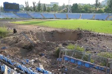 Российская армия разбомбила стадион в Николаеве