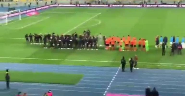 Луческу не прошел коридор, созданный игроками «Шахтера»